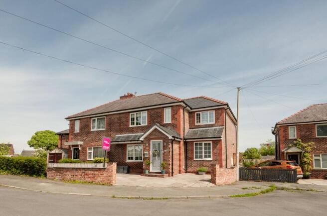 3 bed property, in Jubilee Avenue, £340,000