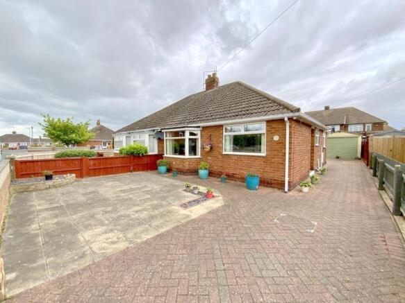 2 bed property, in Halton Place, £155,000
