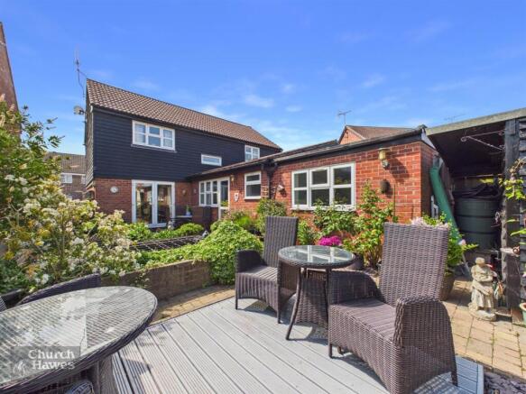 5 bed property, in Coopers Avenue, £535,000