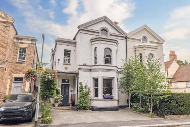 5 bed property, in High Street, £1,625,000