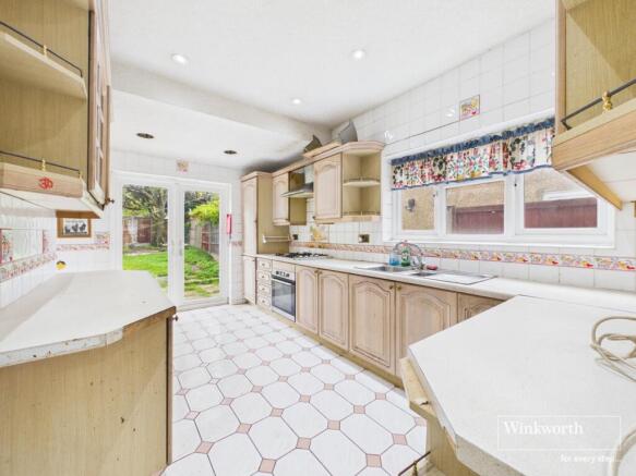 5 bed property, in Draycott Avenue, £775,000