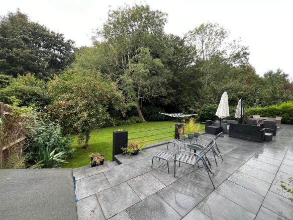 4 bed property, in Lower Green Road, £999,999