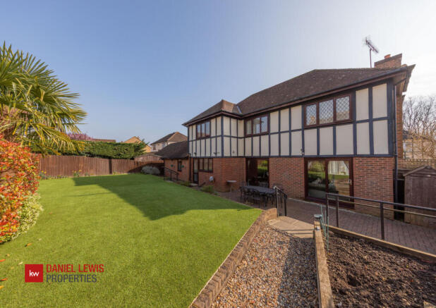 4 bed property, in The Lindens, £1,000,000
