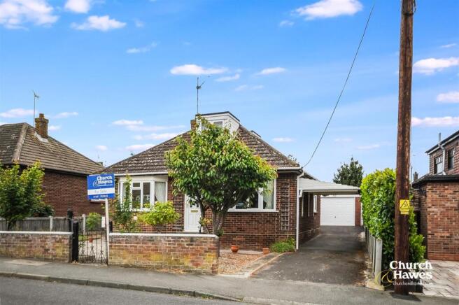 3 bed property, in Fernlea Road, £490,000