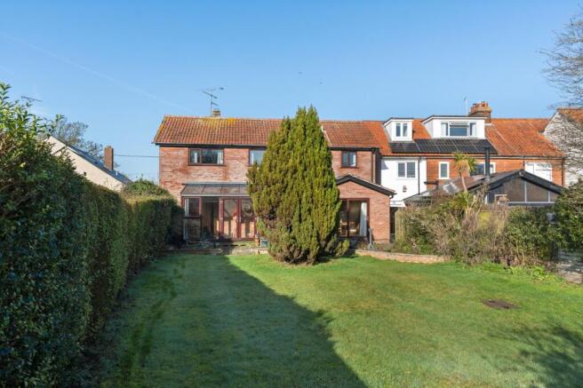 4 bed property, in Chapel Road, £600,000