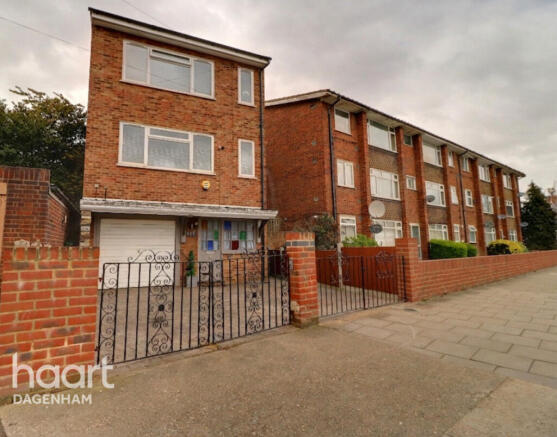 3 bed property, in Rainham Road South, £500,000