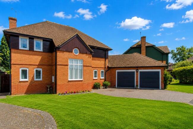 4 bed property, in Harvest Green, £750,000