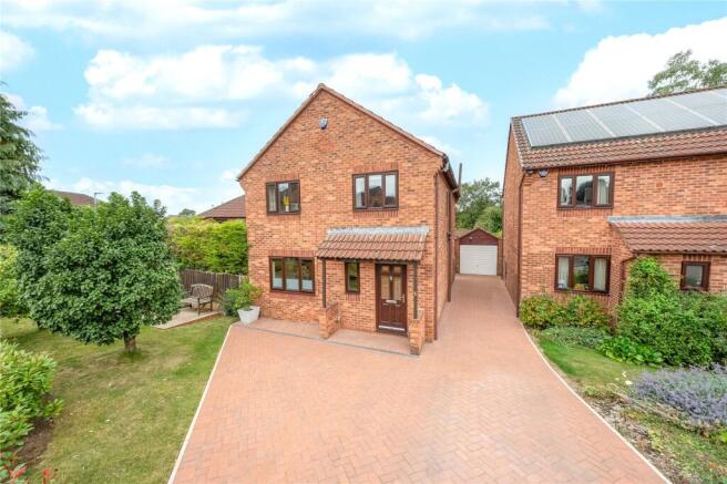4 bed property, in Glebe Field Drive, £450,000