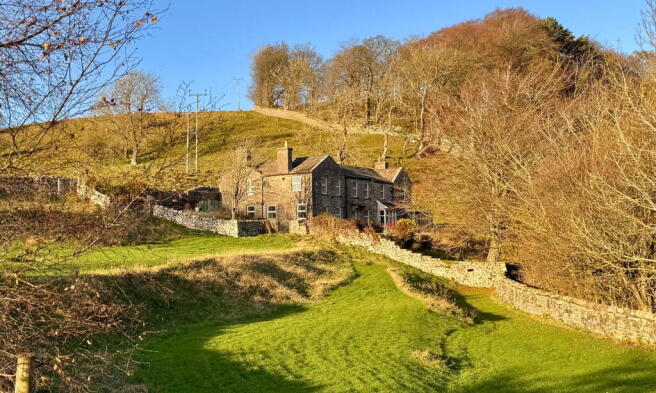 4 bed property, in Scaur End, £450,000