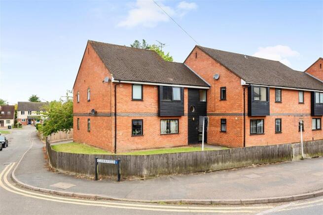2 bed property, in Church Lane, £260,000