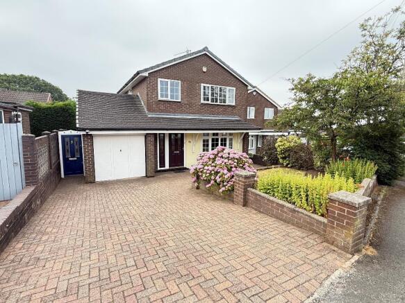 3 bed property, in Chatsworth Drive, £247,000