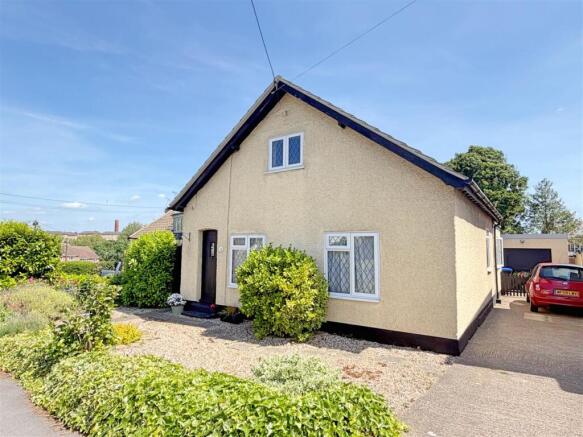 2 bed property, in Skitts Hill, £325,000