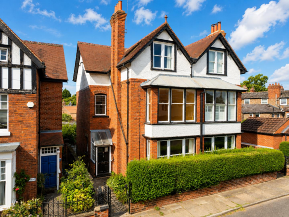 5 bed property, in Clifton Dale, £750,000