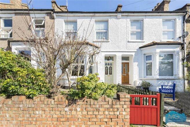 3 bed property, in Long Lane, £650,000