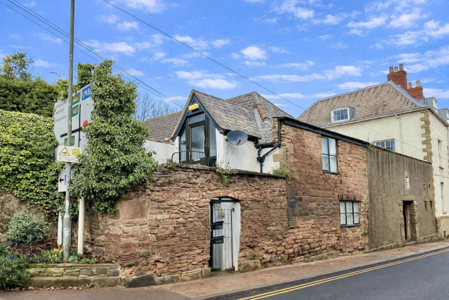 2 bed property, in Copse Cross Street, £250,000