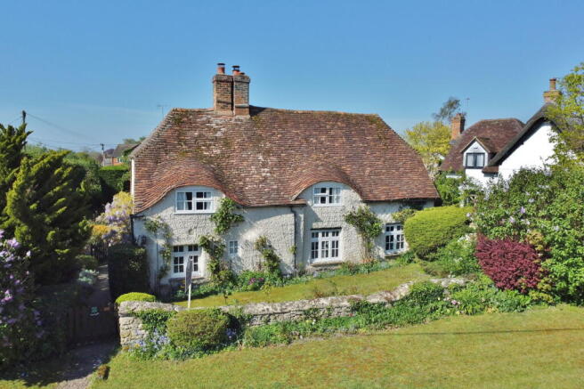 4 bed property, in Field Cottage, £749,950