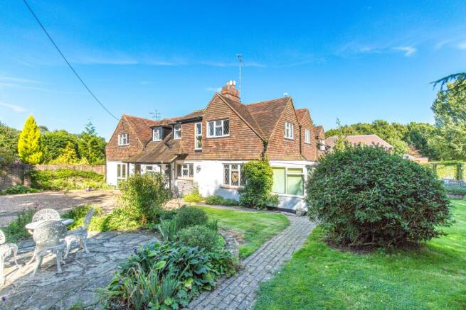 5 bed property, in Broadlands, £1,200,000