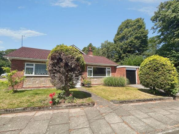 2 bed property, in High Trees, £250,000