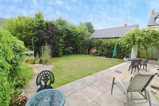 3 bed property, in Silchester Close, £340,000