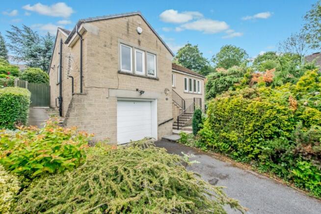2 bed property, in Spenfield Court, £290,000