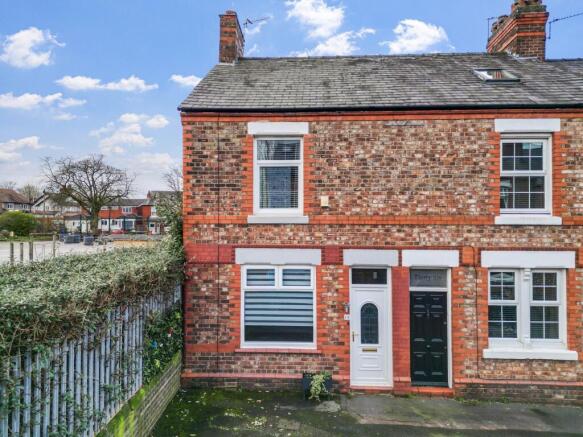 2 bed property, in Roman Road, £290,000