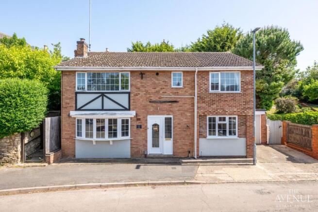 5 bed property, in Little Street, £350,000