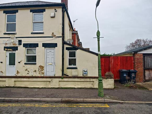 1 bed property, in Malvern Road, £120,000