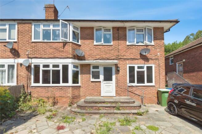 2 bed property, in Ladbrooke Crescent, £300,000