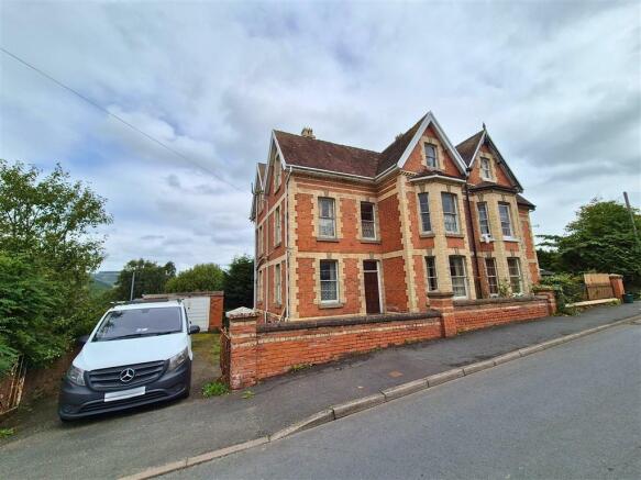 6 bed property, in Presteigne Road, £265,000