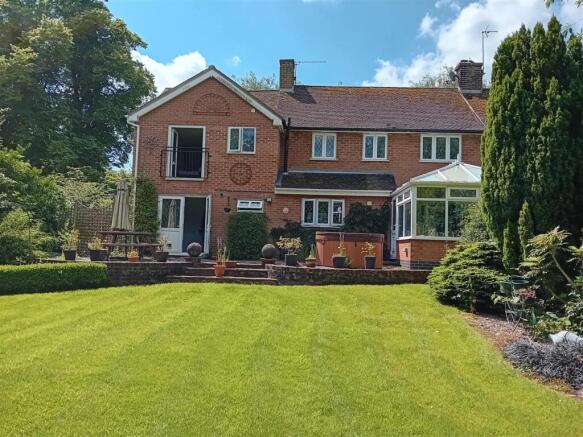 4 bed property, in Hinckley Road, £500,000