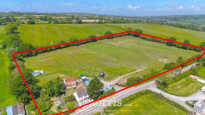 3 bed property, in Llangoedmor, £450,000