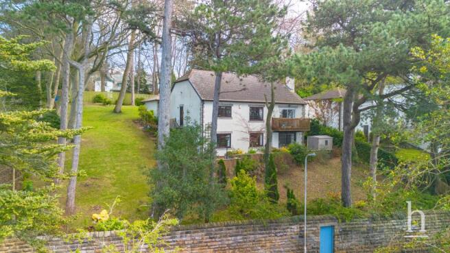 5 bed property, in Chenotrie Gardens, £680,000