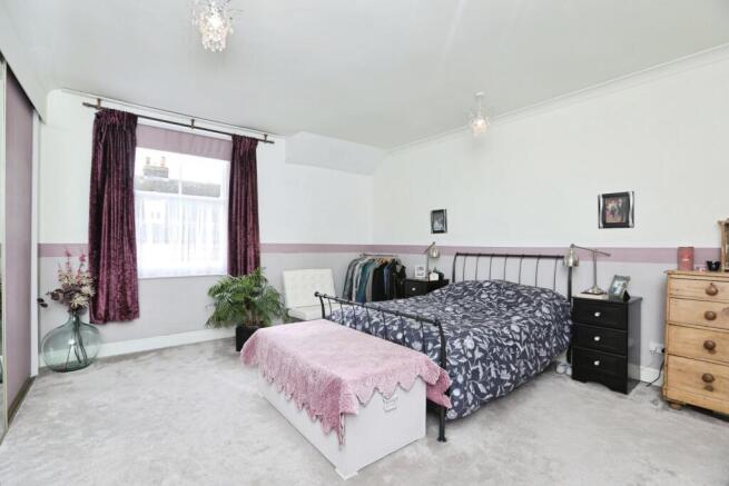 4 bed property, in High Street, £340,000