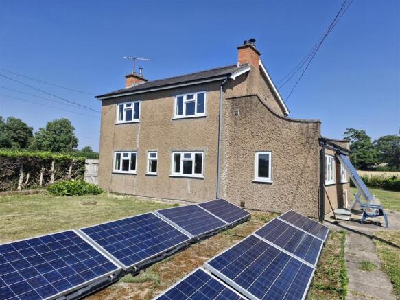 3 bed property, in Yew Tree Cottage, £350,000