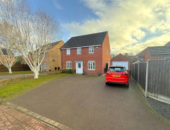 4 bed property, in Newstead Way, £435,000