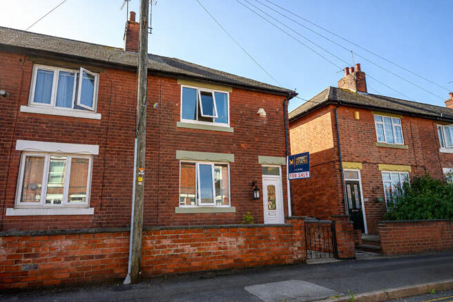 2 bed property, in Victory Road, £245,000