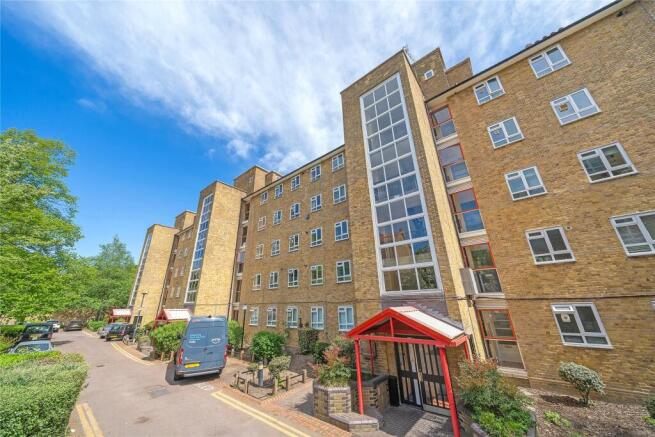 2 bed property, in Esher Gardens, £365,000