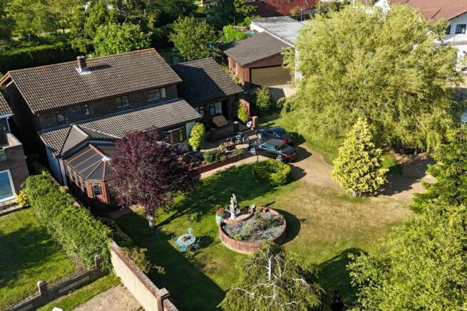 6 bed property, in Ashey Road, £795,000