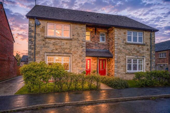 3 bed property, in Birkbeck Gardens, £270,000