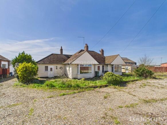 4 bed property, in Tuns Road, £240,000