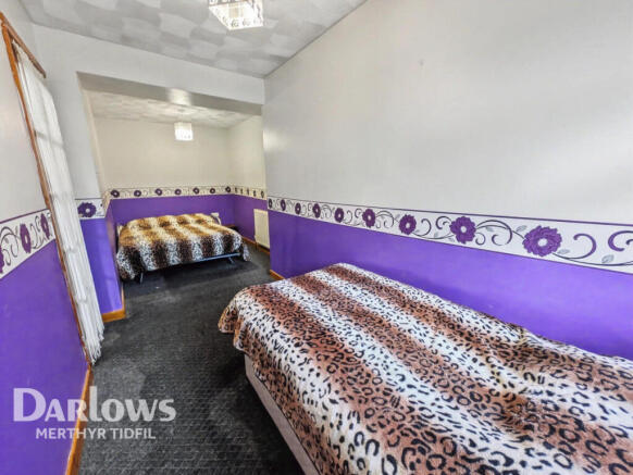 2 bed property, in Bridge Street, £100,000