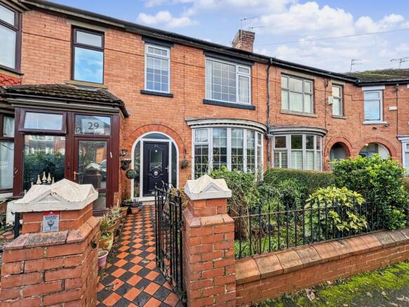 3 bed property, in Circular Road, £325,000