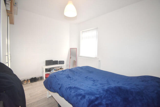 2 bed property, in Albany Road, £125,000
