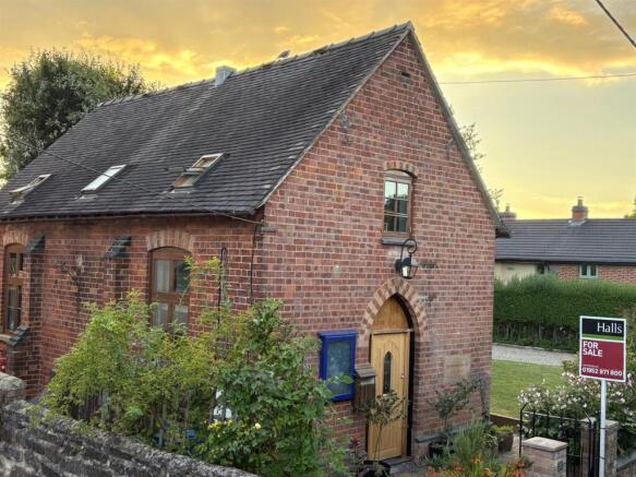 3 bed property, in Newport TF10, £375,000