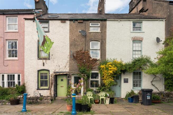2 bed property, in The Gill, £220,000