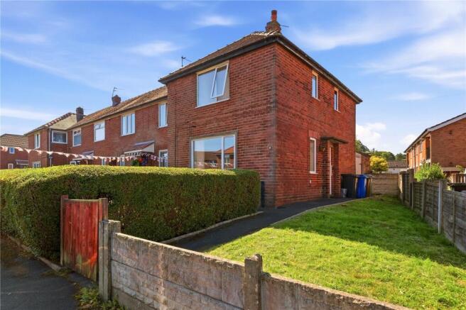 2 bed property, in Lancaster Drive, £85,000