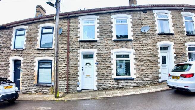 3 bed property, in Greenfield, £170,000
