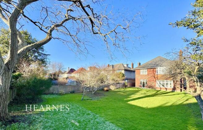 5 bed property, in Methuen Road, £650,000