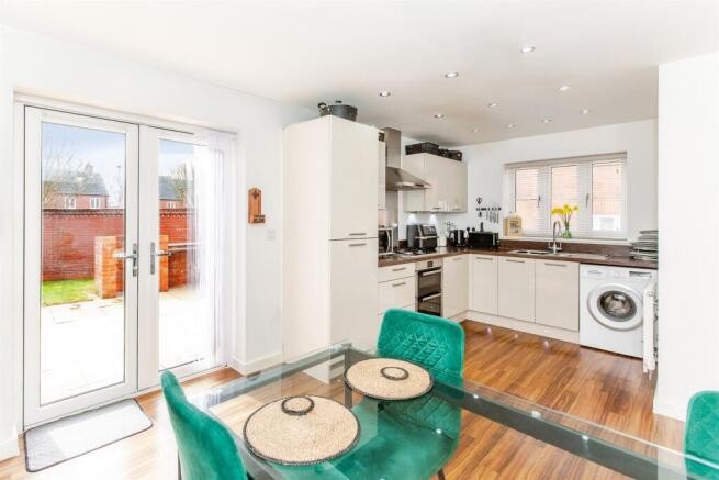 3 bed property, in Junction Way, £325,000