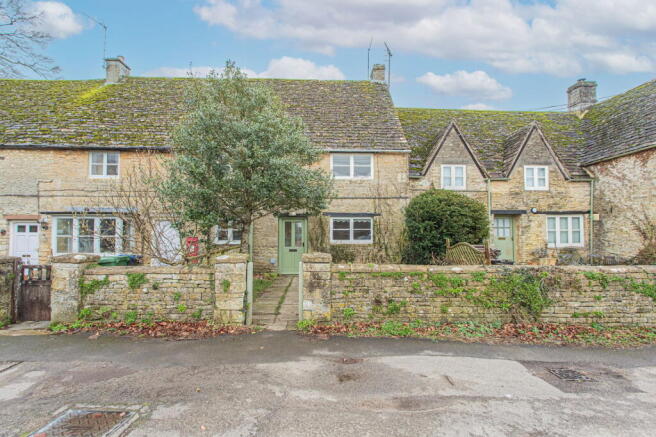 2 bed property, in Charlton, £325,000